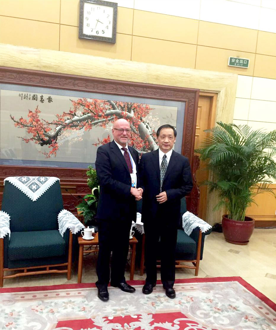 Minister Derek Hanekom meets the Chairperson of the China National Tourism Administration, Dr Li Jinzao, in Beijing 