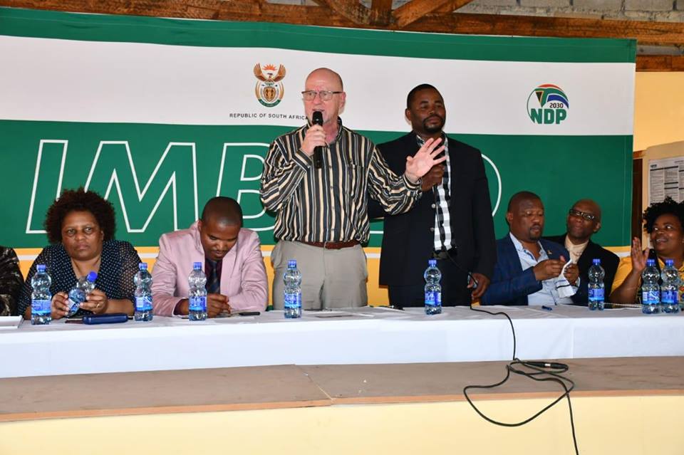 Minister Hanekom engages with Port St Johns community on the six day hiking trail development